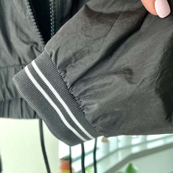 Size M | ONLY Black bomber jacket cropped - Picture 8 of 9